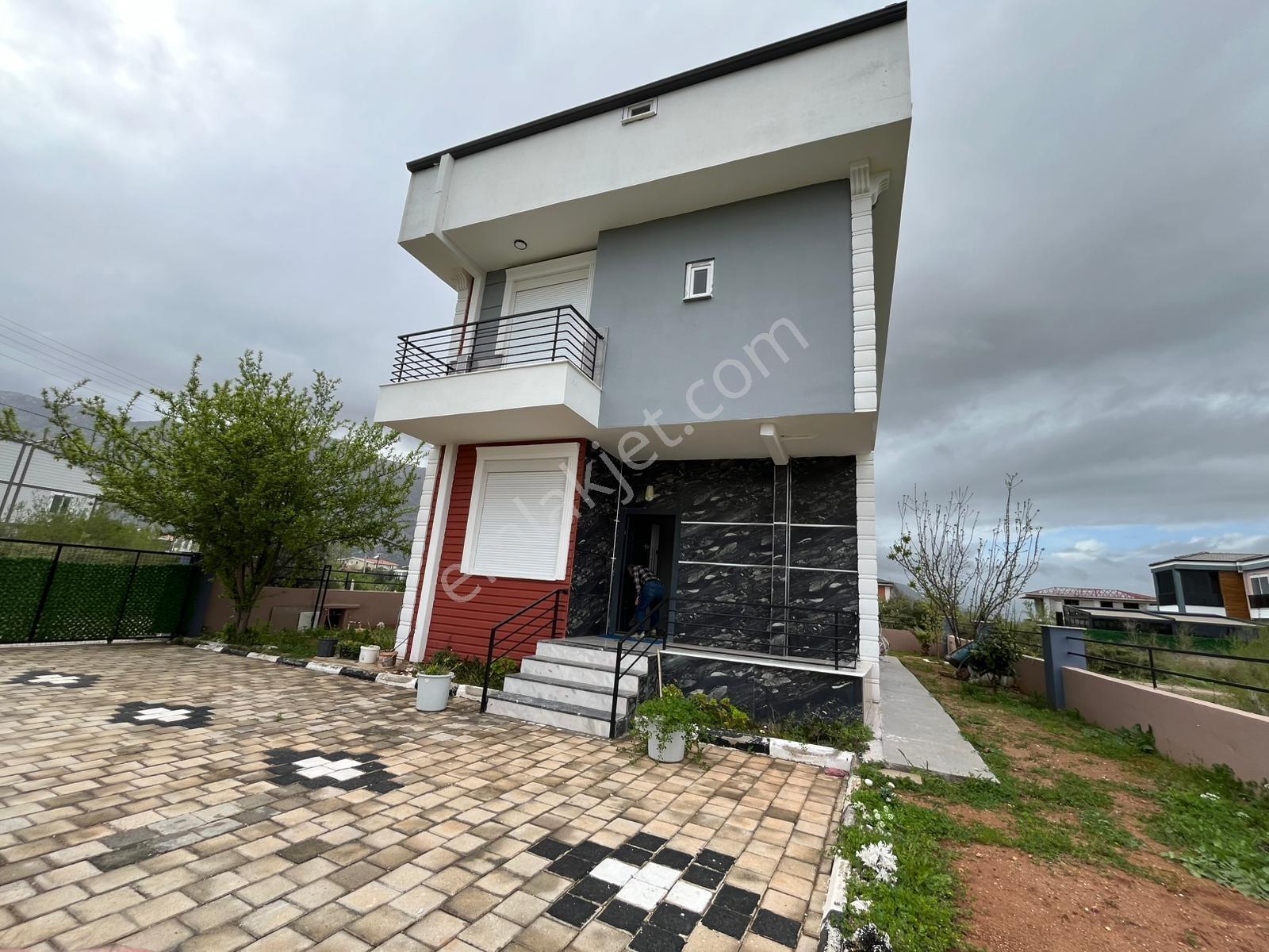 Döşemealtı'nda Satılık 5+2 Lüks Villa | Teraslı | Bahçeli - Görsel 2