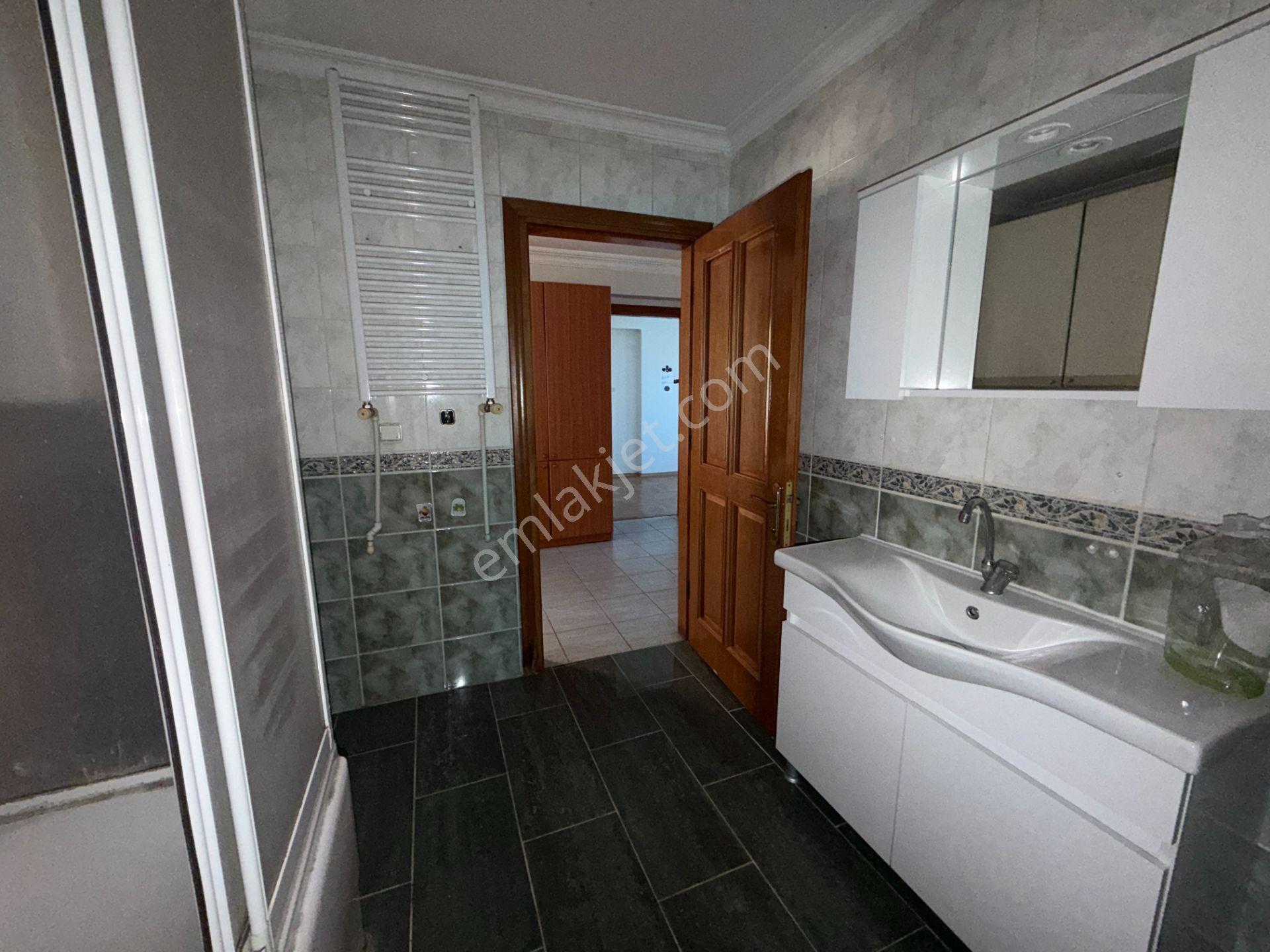 Koşuyolu Sabancı Sitesi Karşısı Geniş 2+1 Satılık Daire / Boştur - Görsel 21