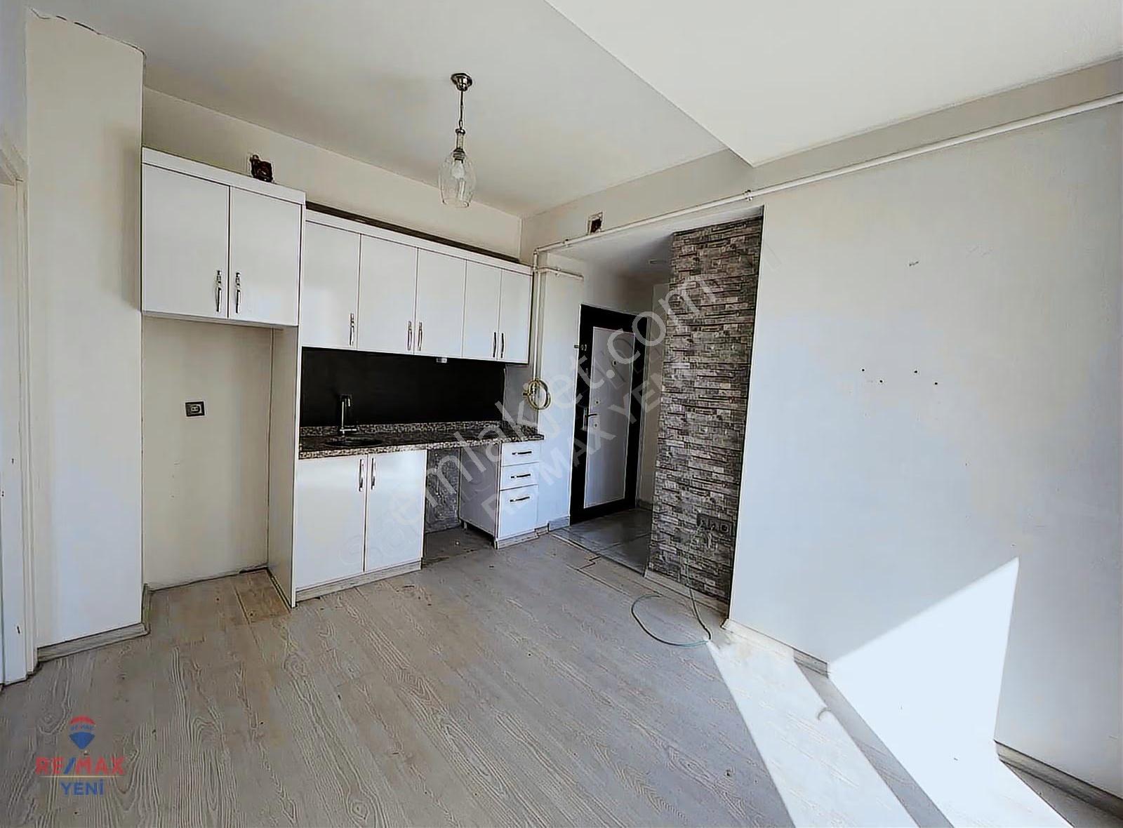Remax Yeni'den Harika Konumlu 1+1 Balkonlu Daire~ - Görsel 5