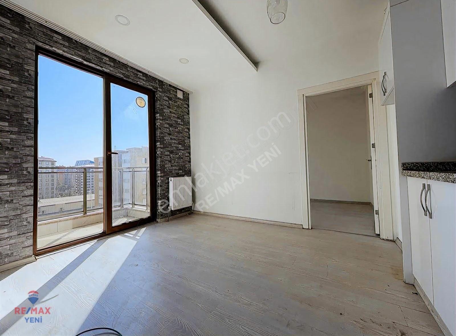 Remax Yeni'den Harika Konumlu 1+1 Balkonlu Daire~ - Görsel 3