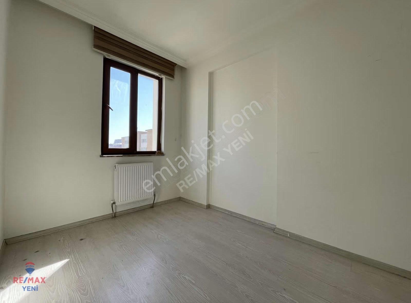 Remax Yeni'den Harika Konumlu 1+1 Balkonlu Daire~ - Görsel 2