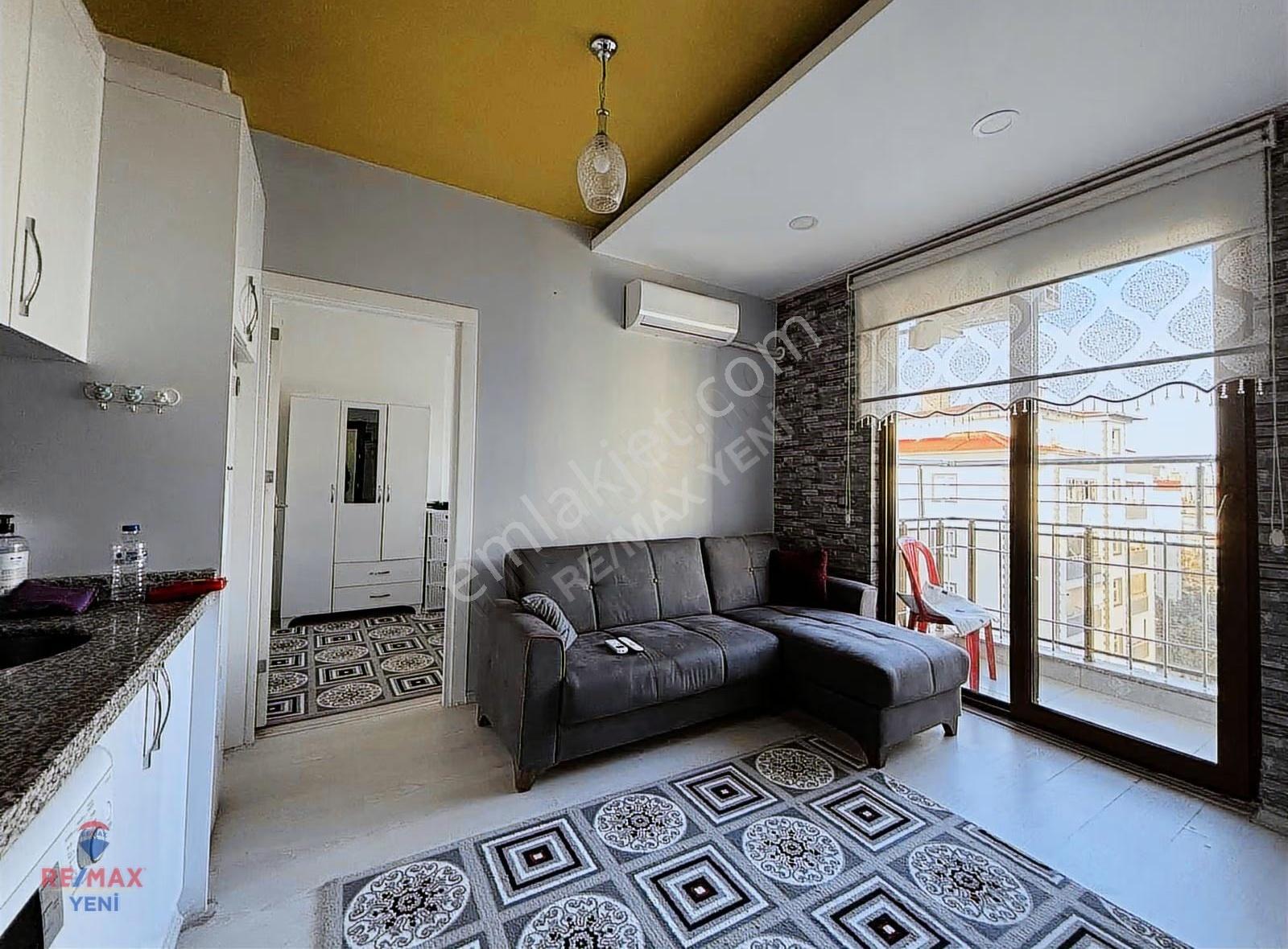 Remax Yeni'den Harika Konumlu Satılık Eşyalı Balkonlu 1+1 Daire - Görsel 4