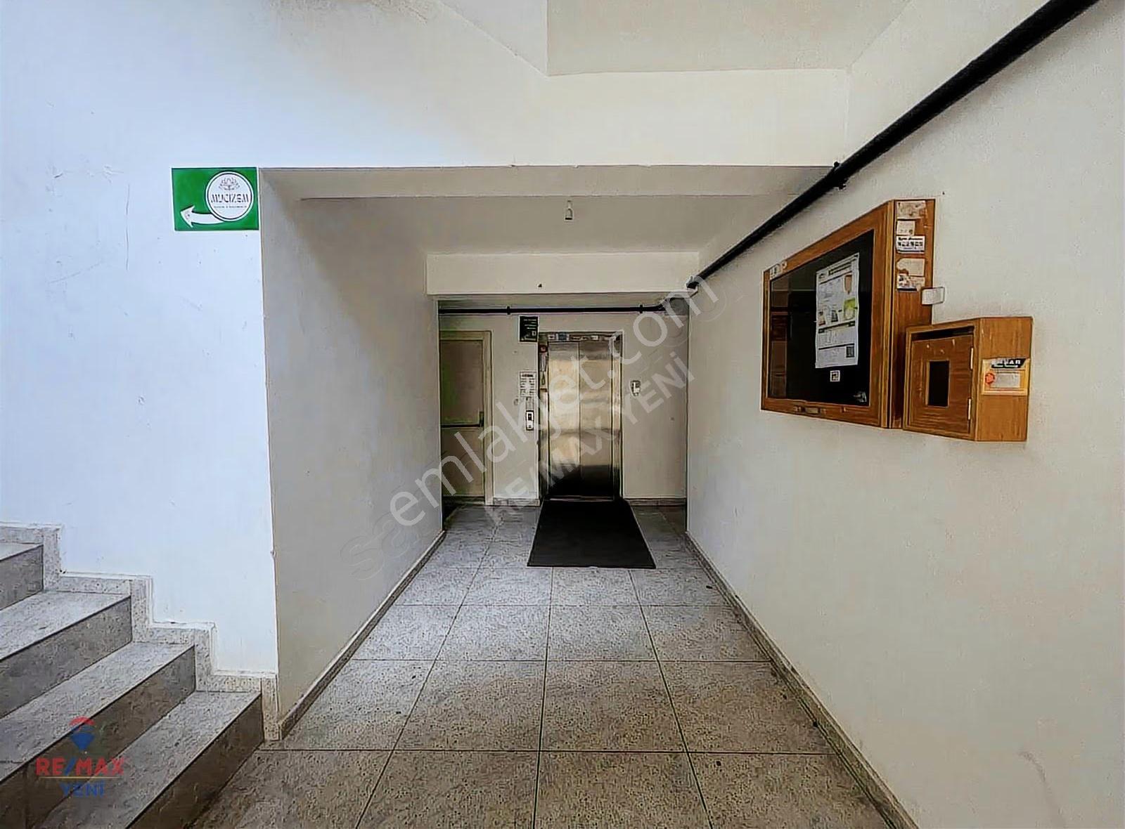 Remax Yeni'den Harika Konumlu Satılık Eşyalı Balkonlu 1+1 Daire - Görsel 15