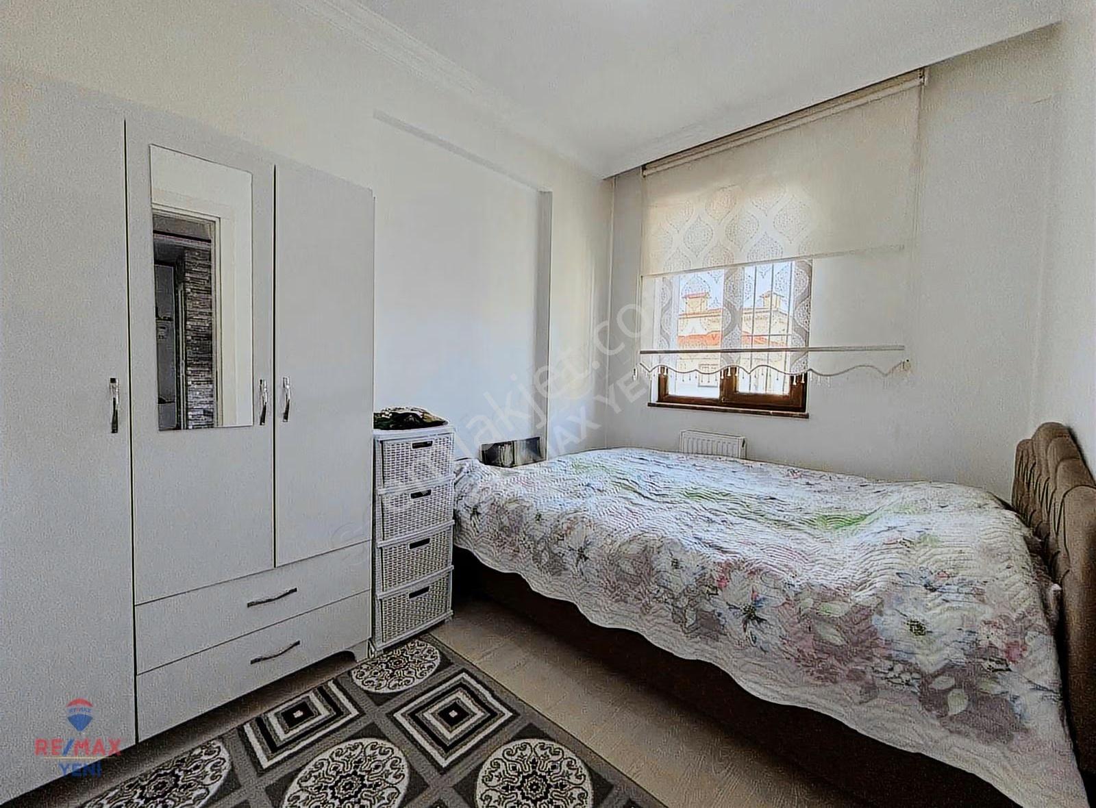Remax Yeni'den Harika Konumlu Satılık Eşyalı Balkonlu 1+1 Daire - Görsel 11