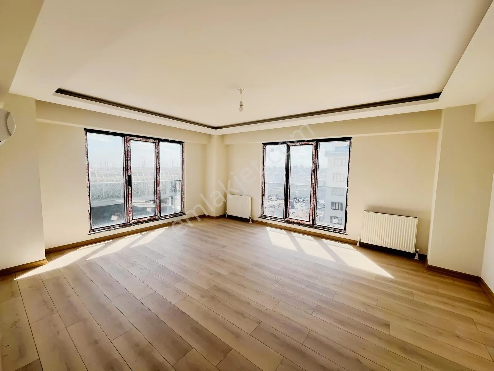 Kaymakamlık Karşısında "0" Sitede 3+1 Satılık Lüks Daire