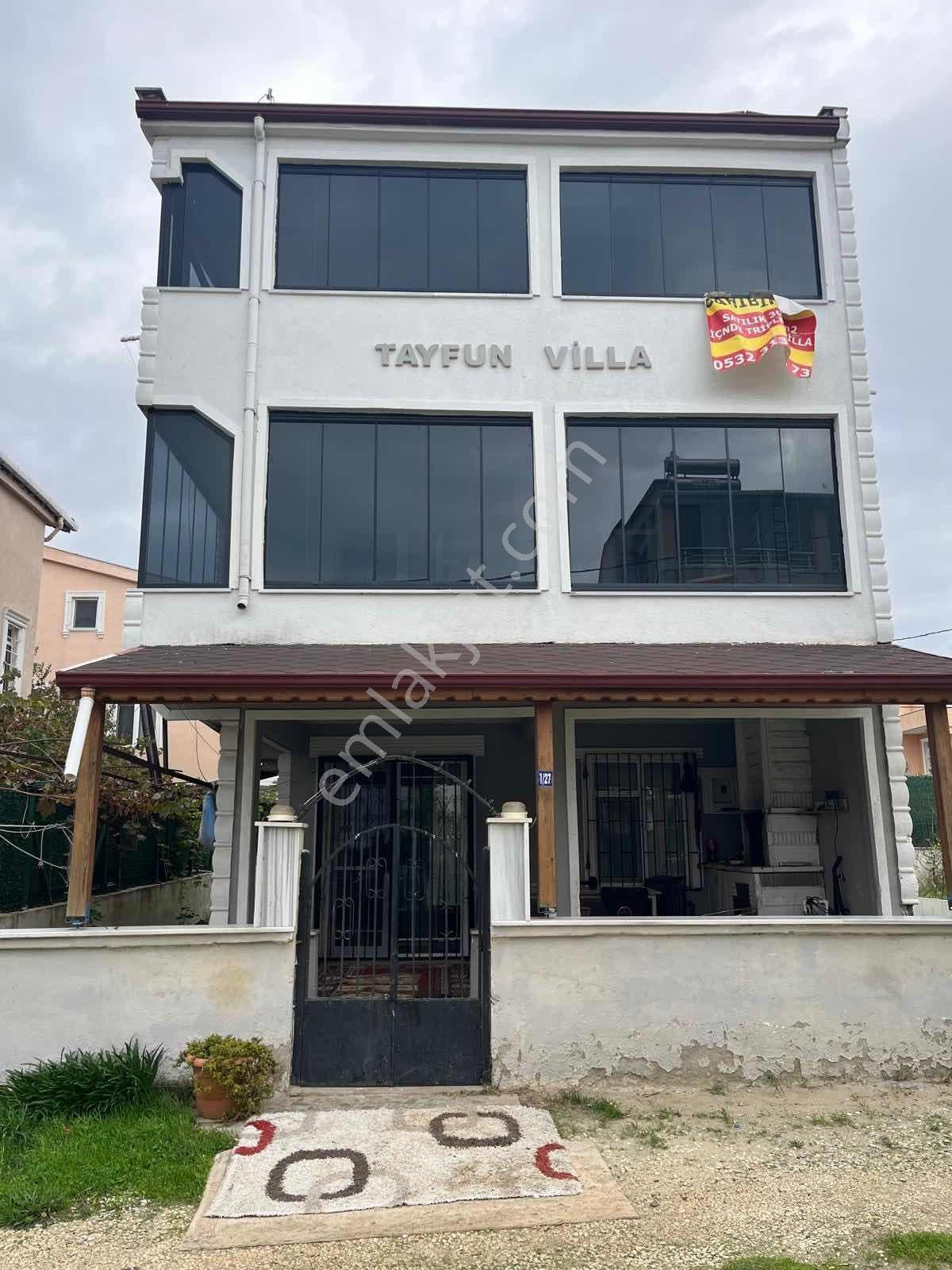 Bu Fırsat Kaçmaz Satılık 147 M2 3 Katlı Yazlık + 147m2 Arsa