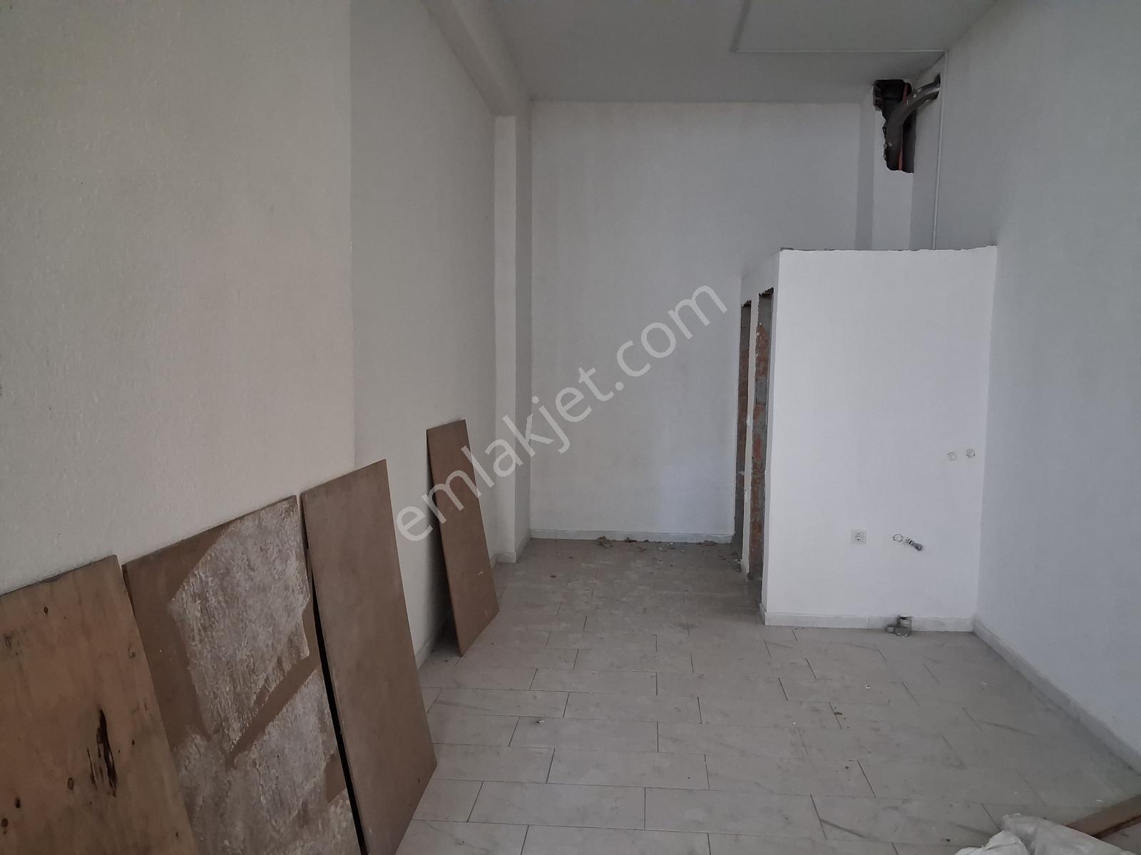 Bağcılar Da Güzel Konumda Caddeye Cephe Arada Kiralık Dükkan 0 - Görsel 11