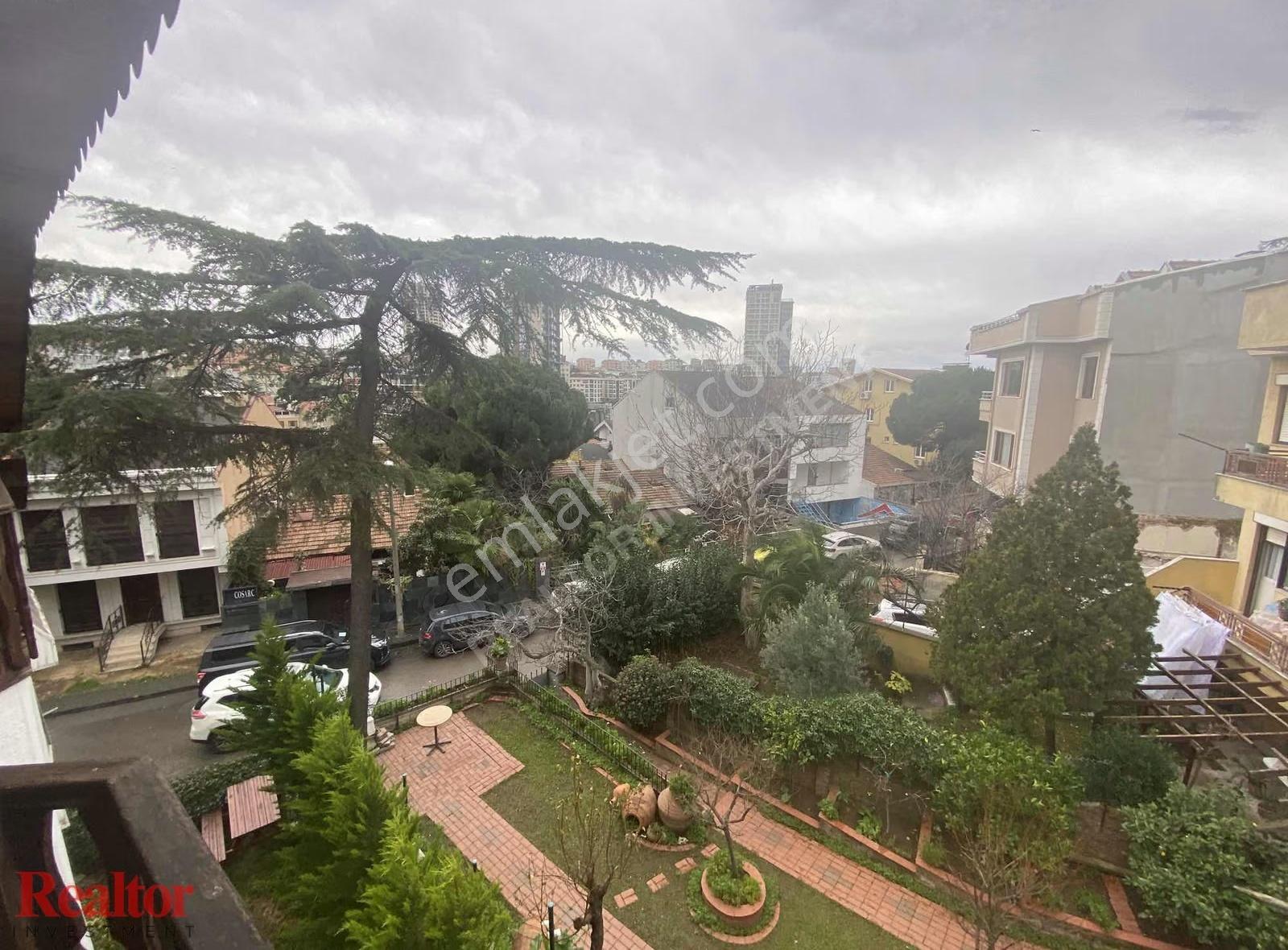 Koşuyolu'nun En Nezih Sokağında 360m2 Muhteşem Villa Fırsatı - Görsel 25