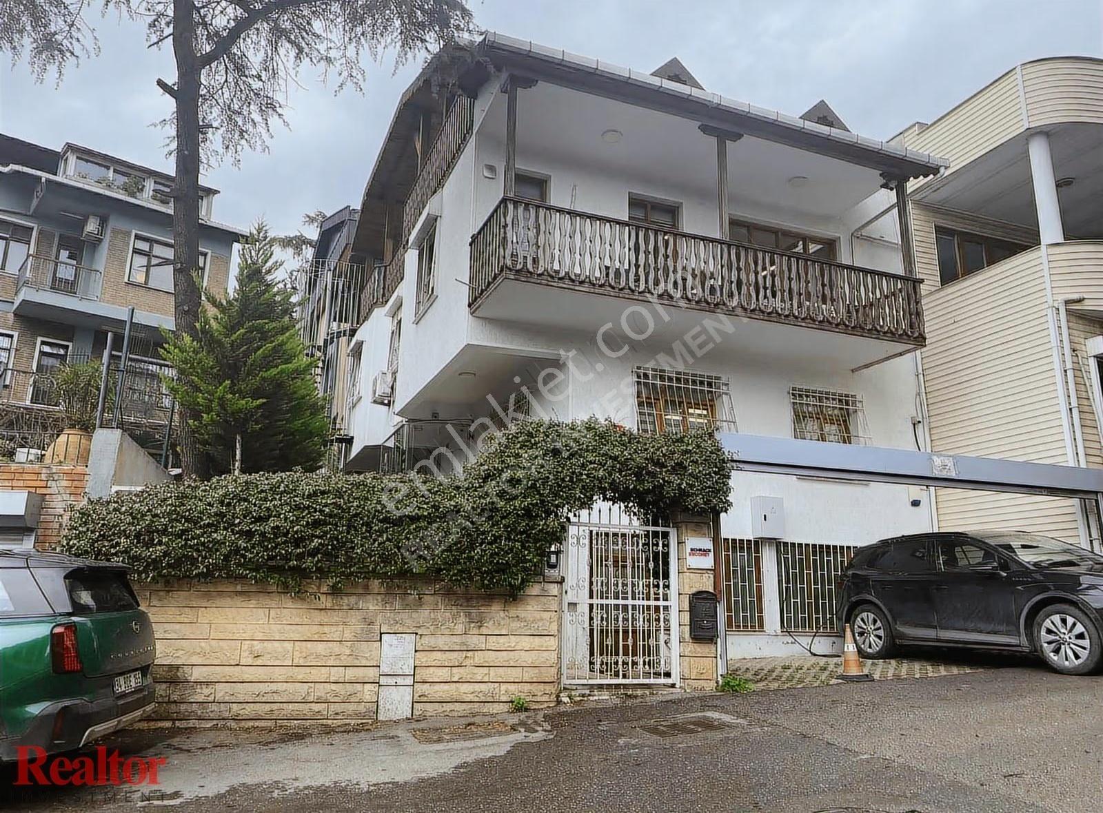 Koşuyolu'nun En Nezih Sokağında 360m2 Muhteşem Villa Fırsatı