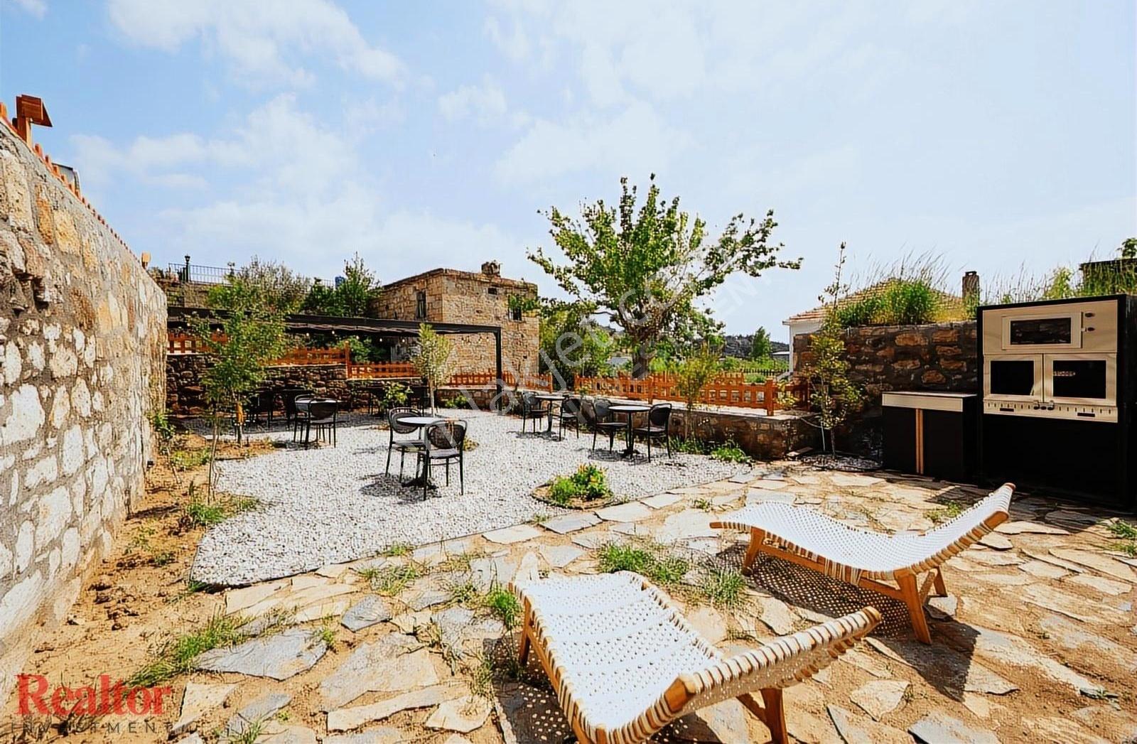 Assos Sazlı Köyünde Konut İmarlı Taş Duvar Çevrili Peyzajlı Arsa - Görsel 2