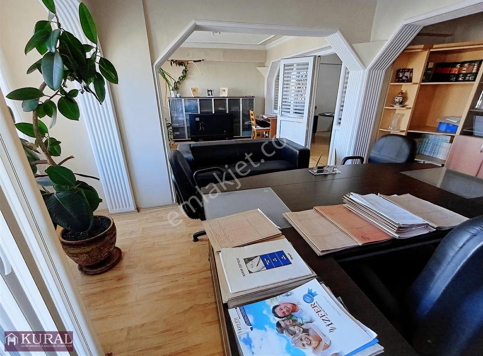 İzmir Menderes Merkezde Asansörlü Anacadde 100m2 2.kat Ofis Büro - Görsel 31