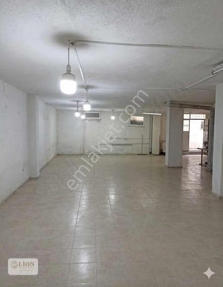 Esenyurt'ta Satılık 180 M² Geniş Depolu Dükkan - Görsel 2
