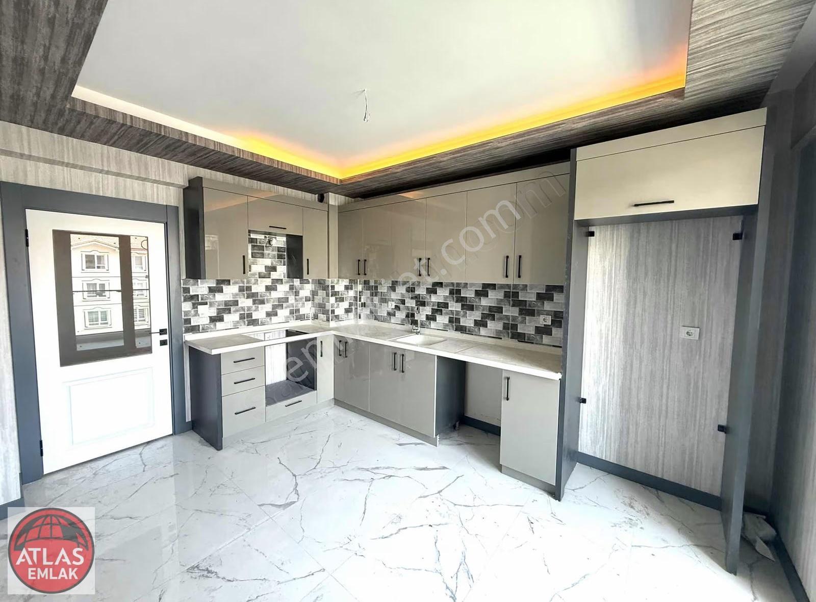 Atlas'tan Ana Cadde Üzeri Ara Kat 3+1 125 M2 1.250 Kredili Daire