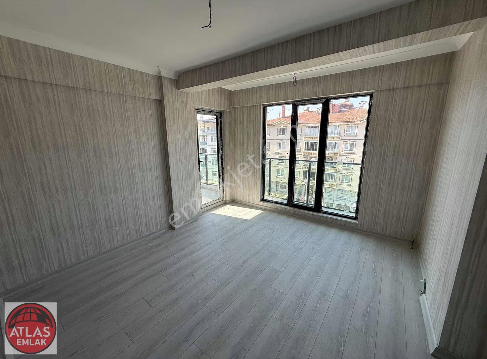 Atlas'tan Ana Cadde Üzeri Ara Kat 3+1 125 M2 1.250 Kredili Daire - Görsel 31