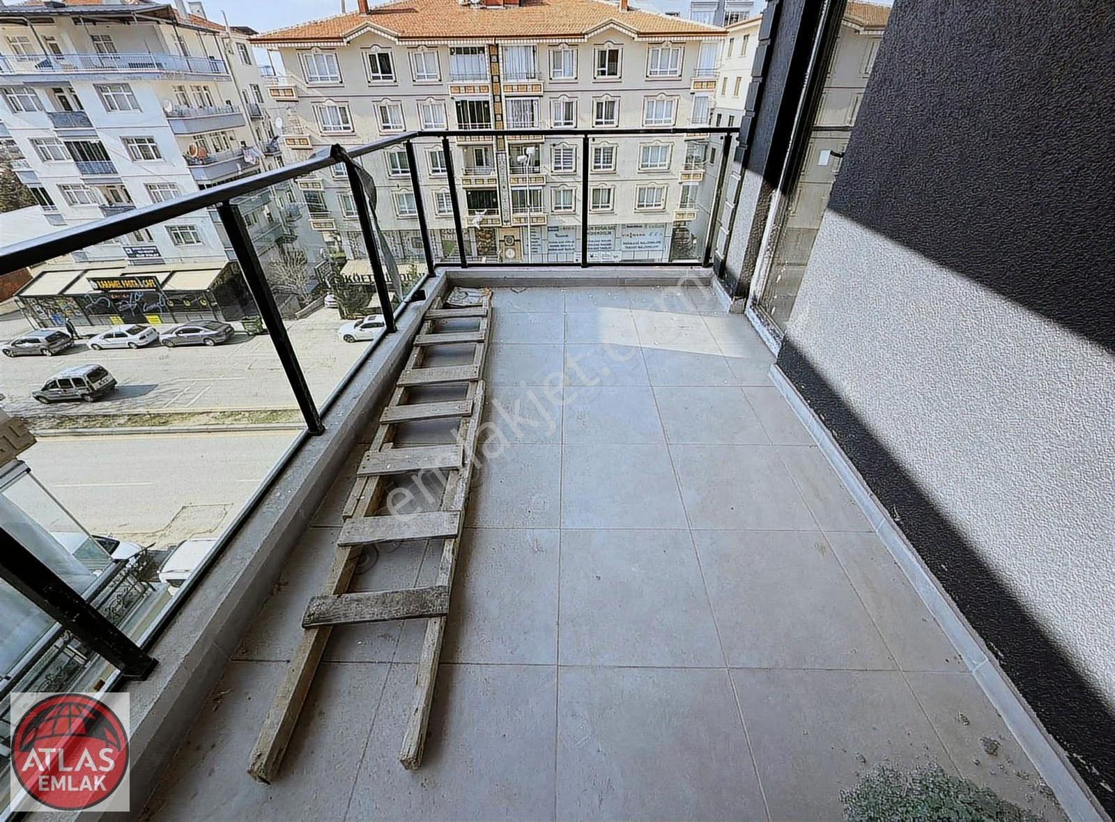Atlas'tan Ana Cadde Üzeri Ara Kat 3+1 125 M2 1.250 Kredili Daire - Görsel 16