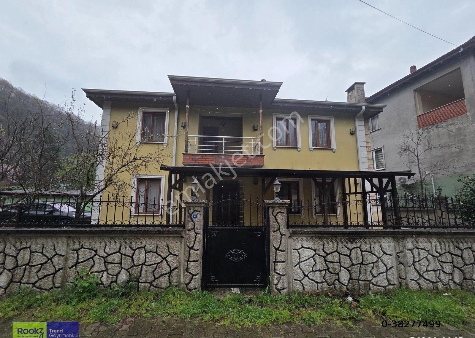 Sakarya Geyve De Nehir Yanı, Dağ Manzaralı Satılık Villa