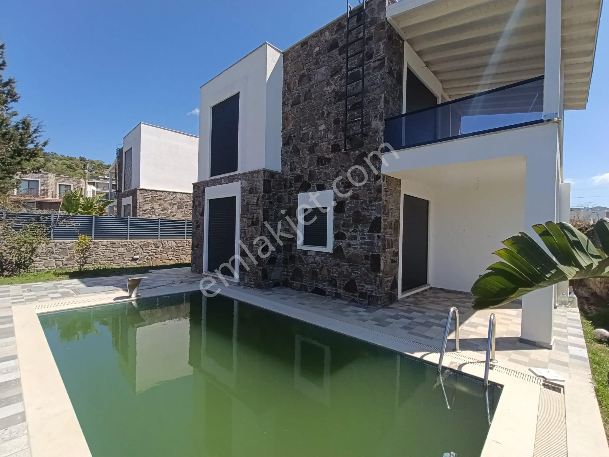 Gümüşlükte Müstakil Bahçeli Ve Havuzlu Sıfır Kiralık Villa