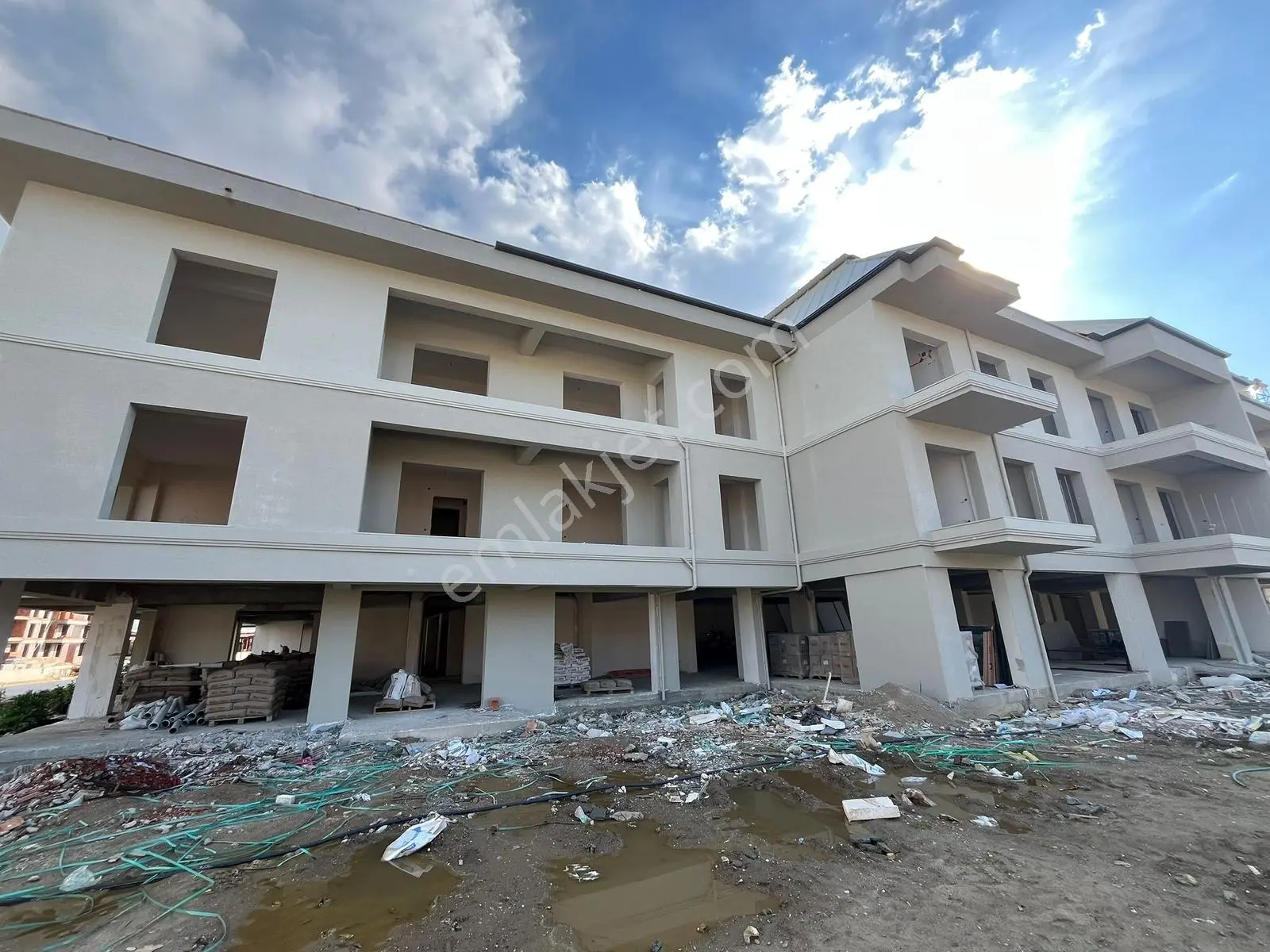 Şirinevler Mah.'sinde 3+1 Havuzlu Sitede Ara Kat Satılık Daire - Görsel 10