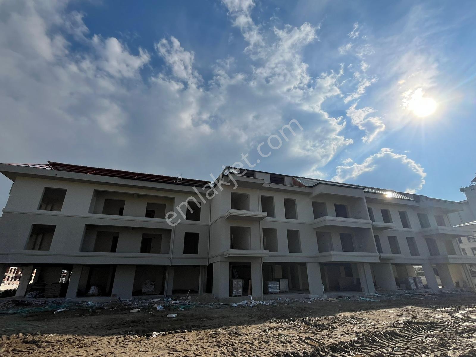 Şirinevler Mah.'sinde 3+1 Havuzlu Sitede Ara Kat Satılık Daire - Görsel 11