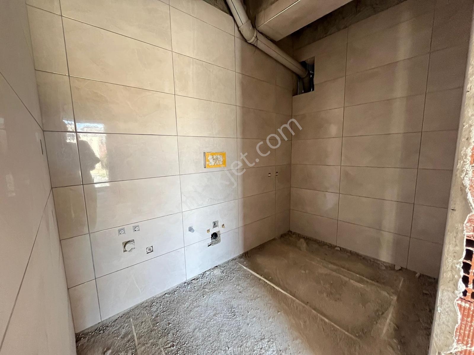 Şirinevler Mah.'sinde 3+1 Havuzlu Sitede Ara Kat Satılık Daire - Görsel 7