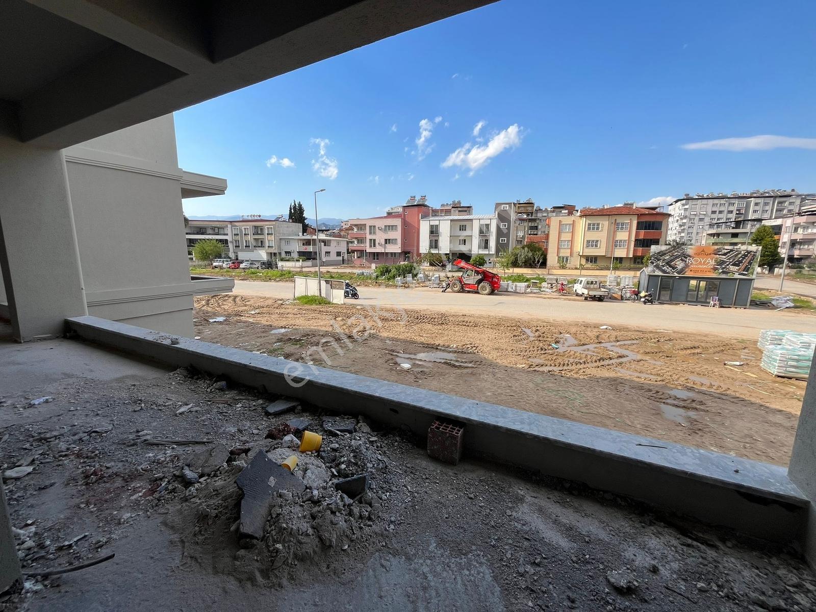 Şirinevler Mah.'sinde 3+1 Havuzlu Sitede Ara Kat Satılık Daire - Görsel 2