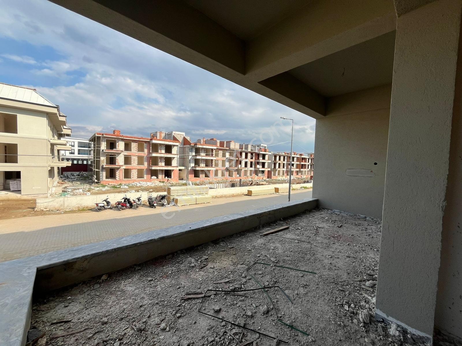 Şirinevler Mah.'sinde 3+1 Havuzlu Sitede Ara Kat Satılık Daire - Görsel 4
