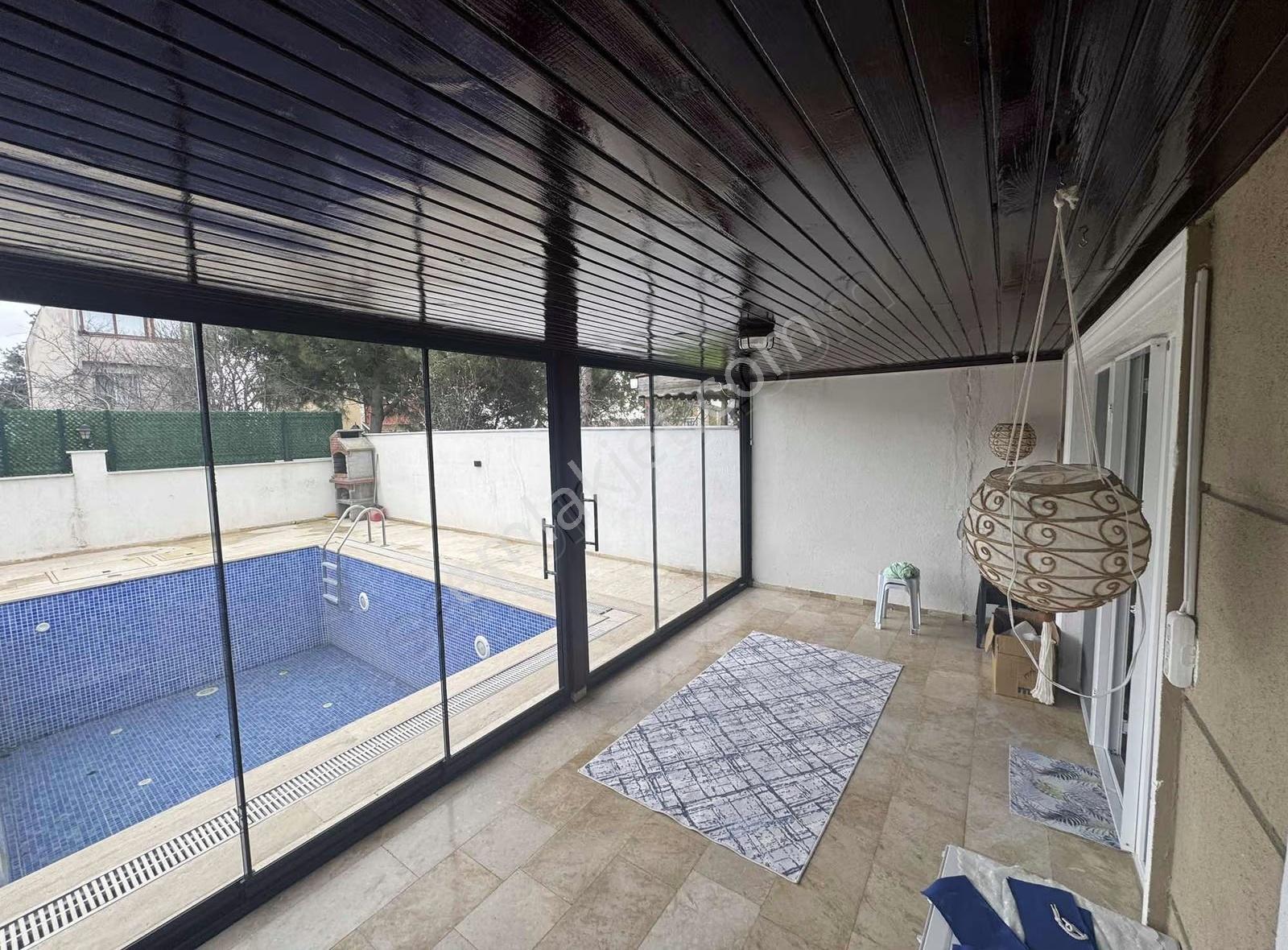 Silivri Çanta'da Denize Yürüme Mesafesinde Havuzlu 5+1 Villa - Görsel 12