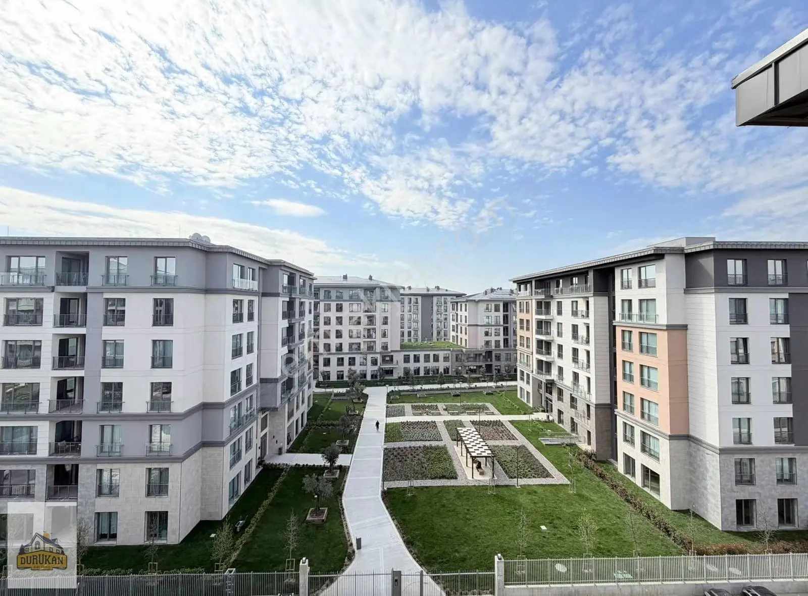 Emlak Konut Çınarköy Evleri'nde 1+1 66 M² | Peyzaj Cephe