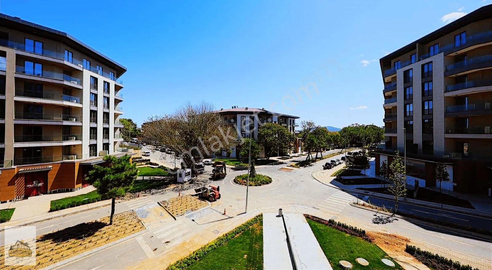 Emlak Konut Çınarköy Evleri | 1+1 | 84 M² | Geniş Plan | Peyzaj