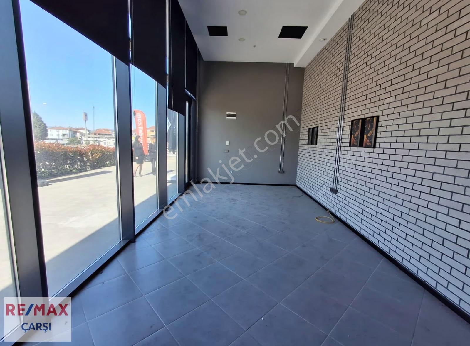 Dedeman Kartepe Bureau Residence'da Giriş Kat Kiralık Dükkan - Görsel 4