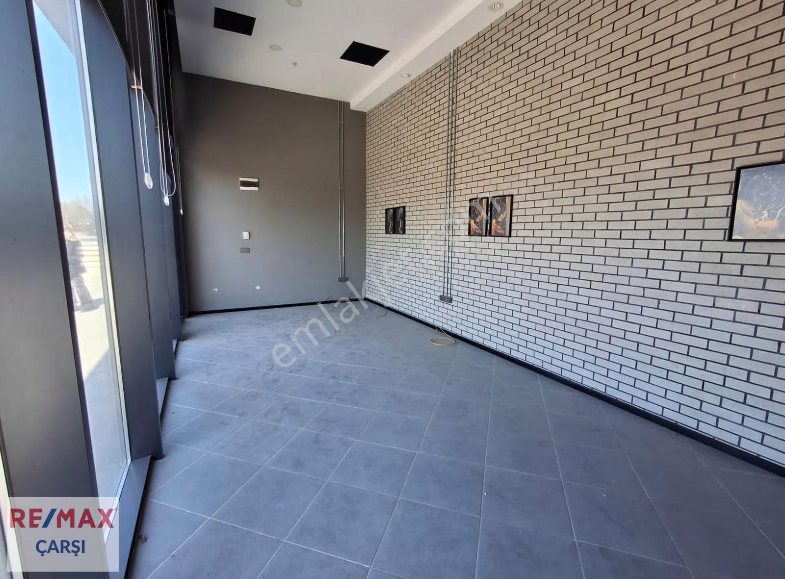 Dedeman Kartepe Bureau Residence'da Giriş Kat Kiralık Dükkan - Görsel 11