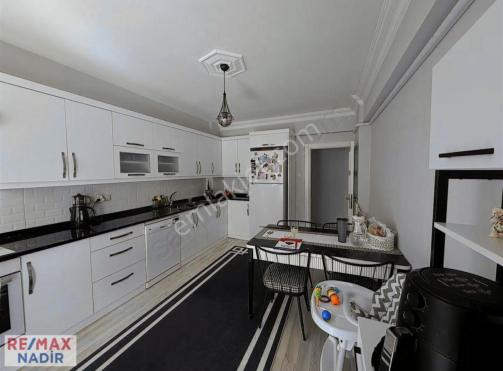 Re/max Nadir'den | Kale Mah Geniş Masrafsız 4+1 Satılık Daire - Görsel 4