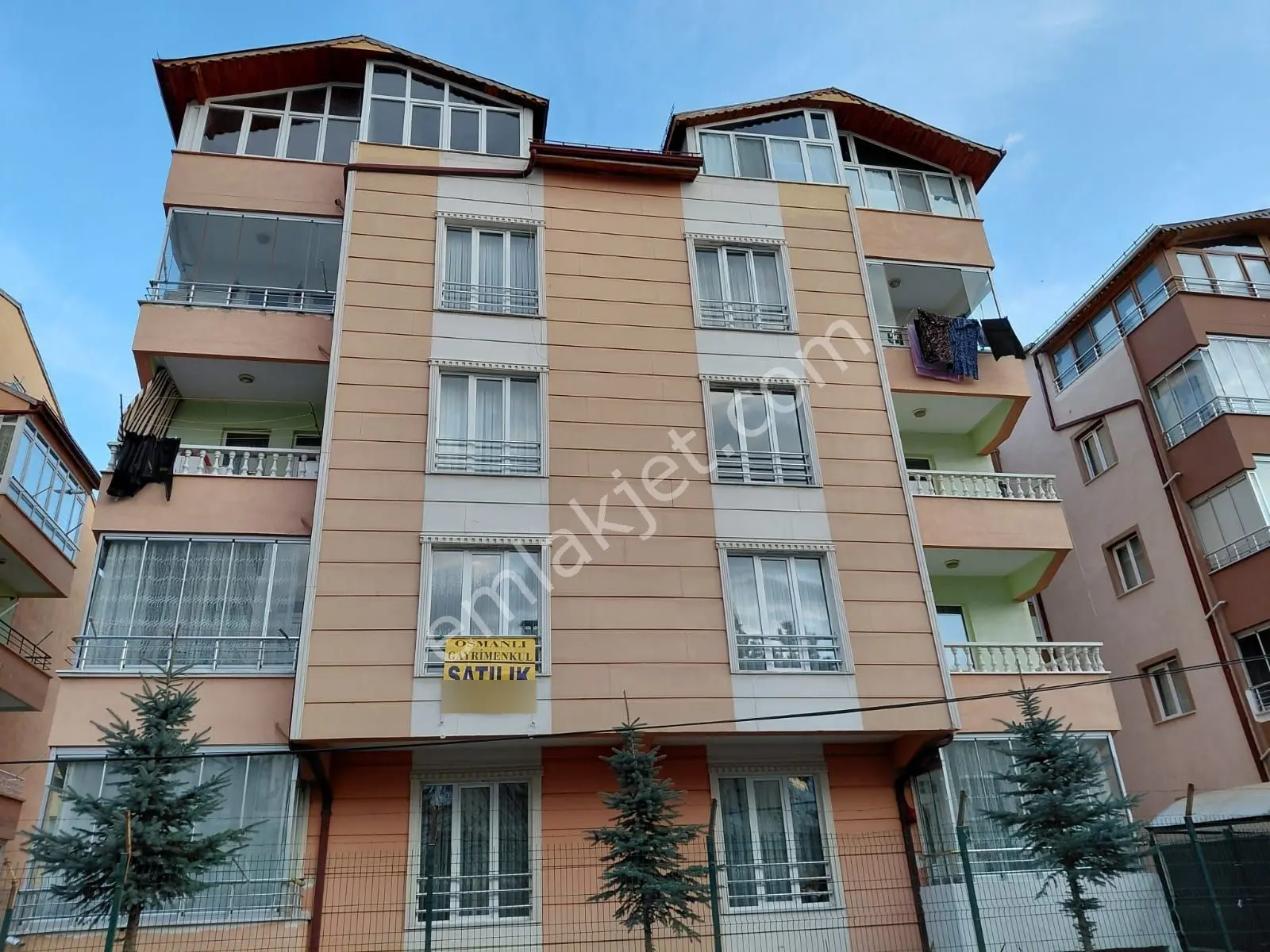 Gazi Lisesi Yakınında Satılık Arakat 3+1 Daire