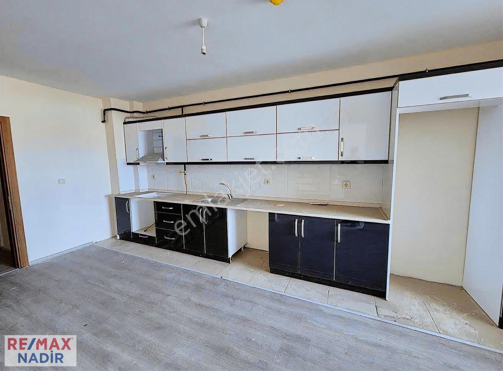Osmaniye Mahallesinde 4+1 300 M² Giriş Katlı Dubleks Satılık - Görsel 3