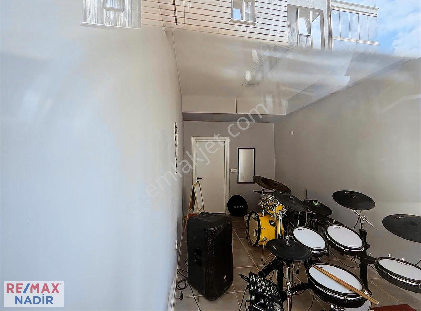 Erıklımanın En Canlı Noktasında, Kıracılı 125 M² Satılık Dükkan - Görsel 3