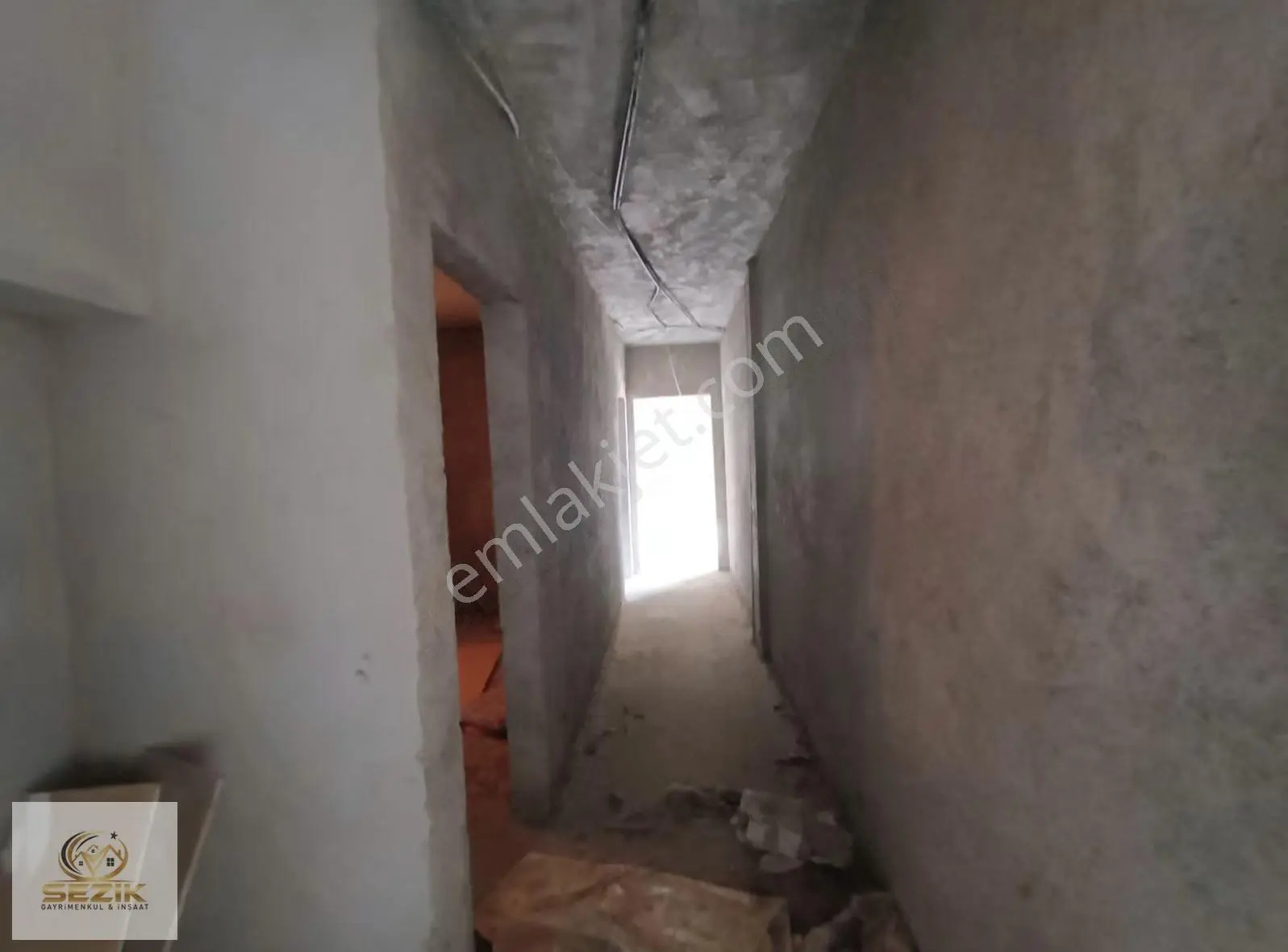 Akkapı Da 3 Katlı 260 Metre Tapulu Komple Satılık Müstakil Ev - Görsel 3