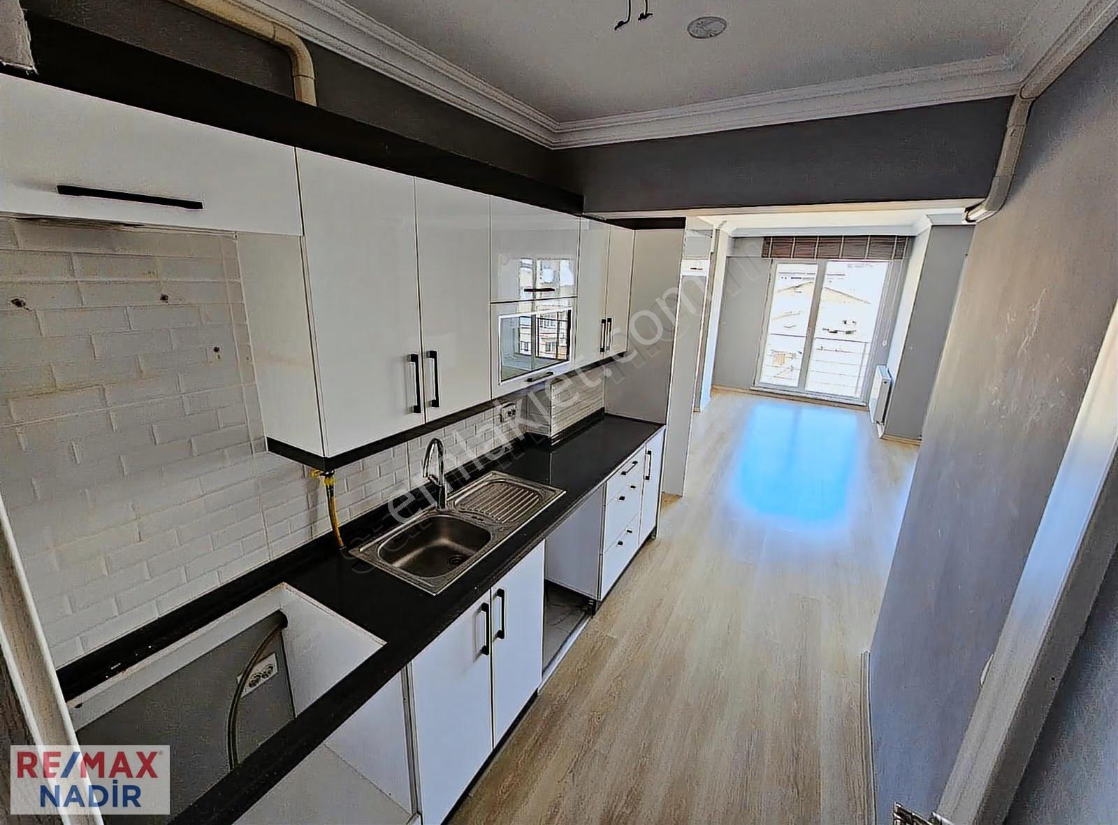 Remax'ten Seldeğirmeni Mah. 2+1 Satılık Daire - Görsel 3