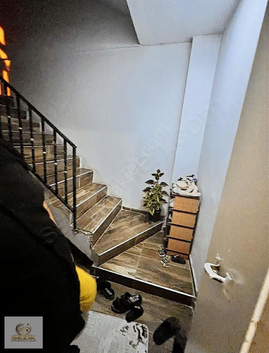 Gülbahçesi Mh Kanala Varmadan Sağda 2.5 Katlı Müstakil Ev - Görsel 9