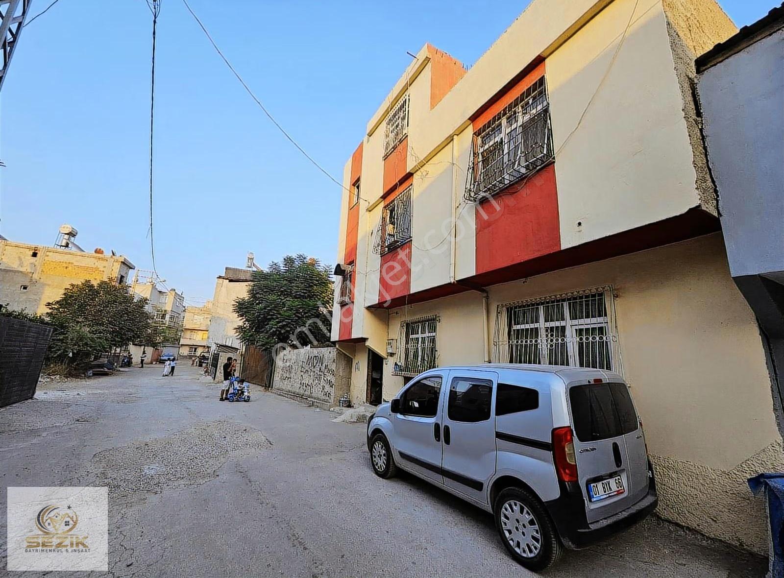 Gülbahçesi Mh Kanala Varmadan Sağda 2.5 Katlı Müstakil Ev