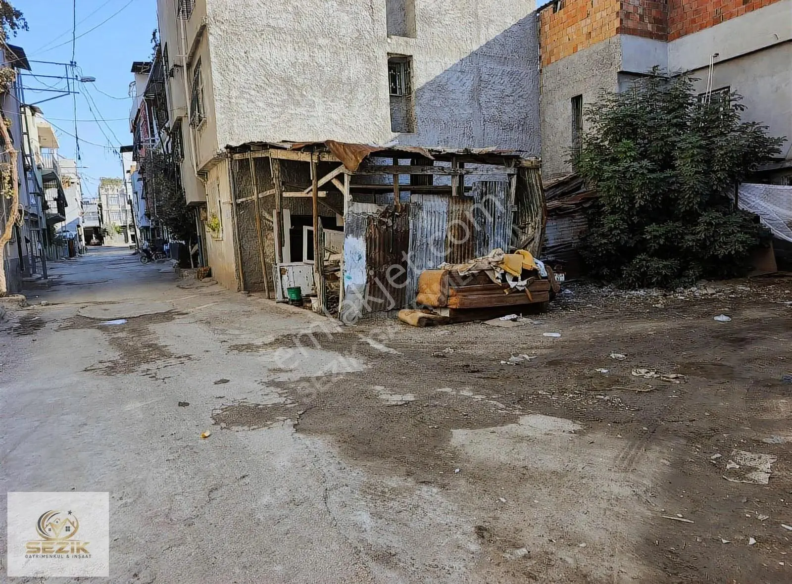 Gülbahçesi Eski Cuma Pazarında Yola Yakın 190 M2 Tek Tapu Arsa