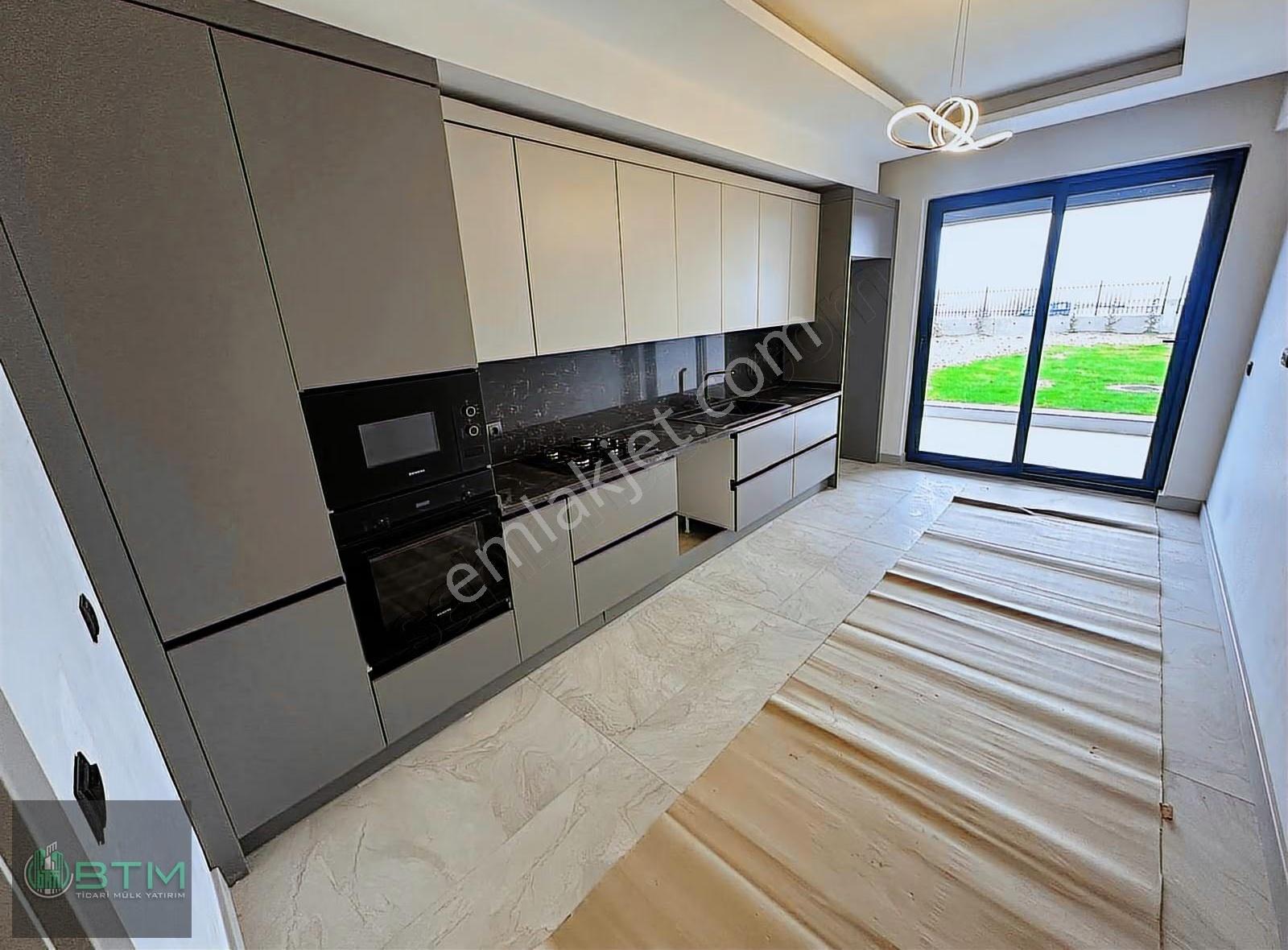 Bağlıca'nın En Prestijli Projesinde 6+1 470 M² Bahçeli Lux Villa