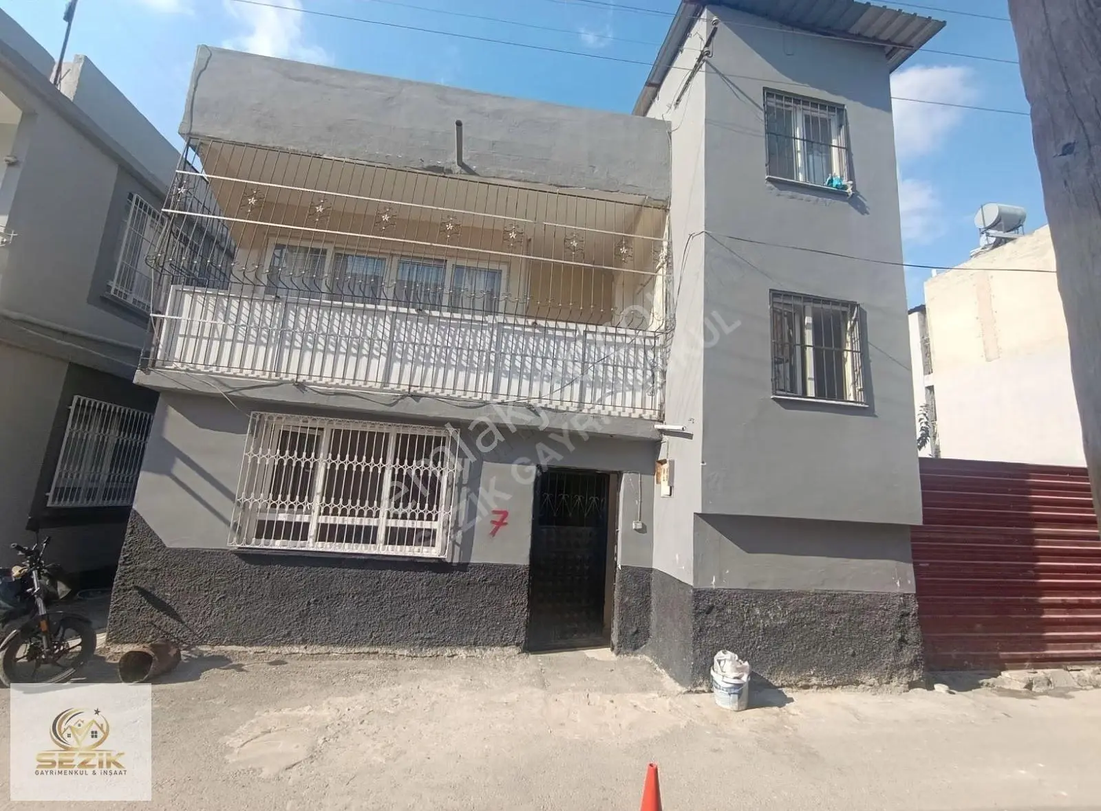 Şakirpaşa Onur Mahallesi'nde İki Katlı Güney Cepheli Ev