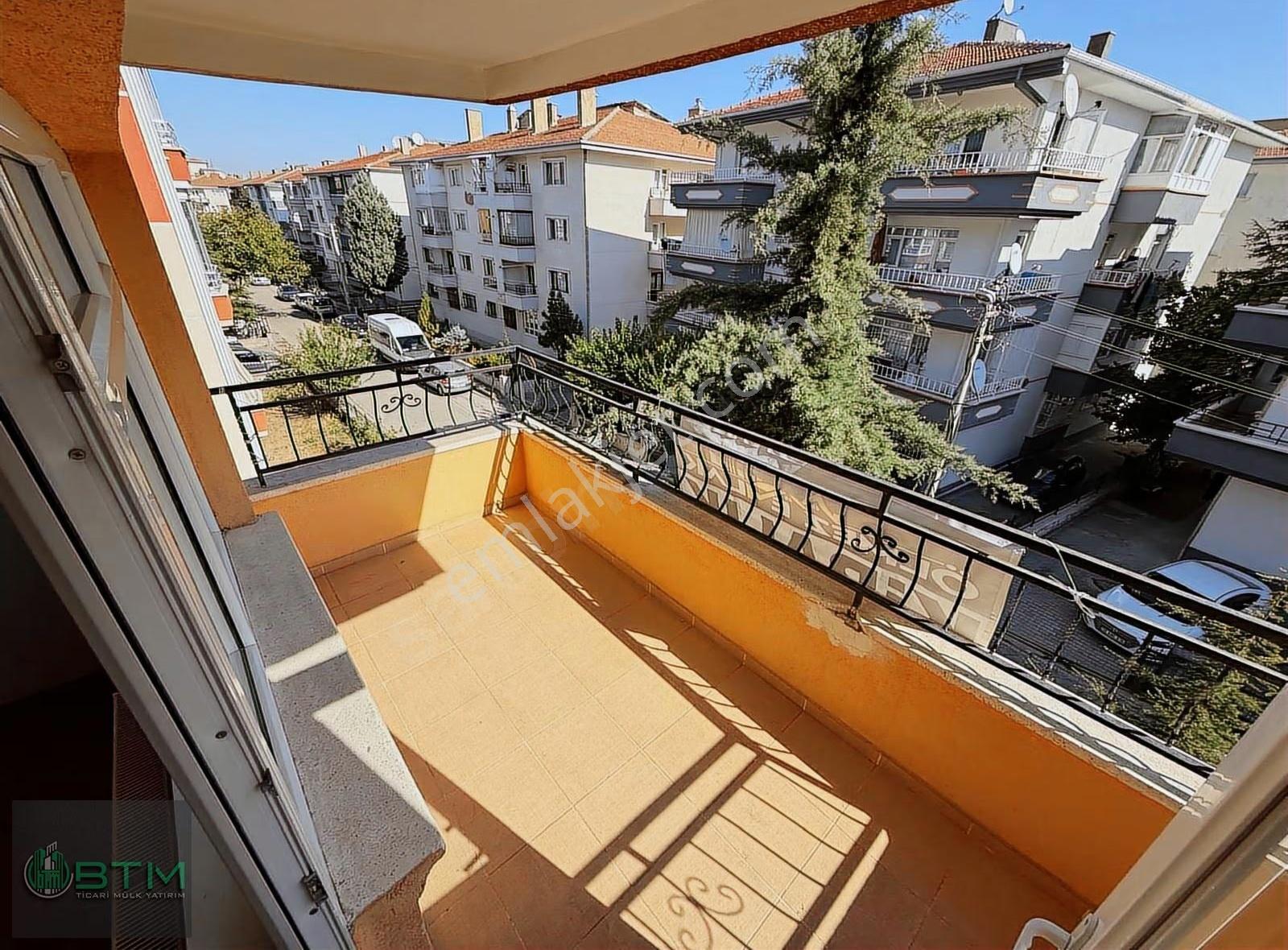 Pınarbaşı Mah'de -site İçerisinde- Ara Katta 3+1 Fırsat Kiralık