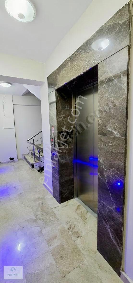 Menderes Merkezde Balkonlu Ferah Ofis Belediye/bankalara Komşu - Görsel 3