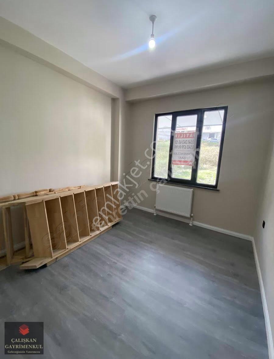 Arnavutköyde Otoparklı Lüks 1+1 Yüksek Giriş