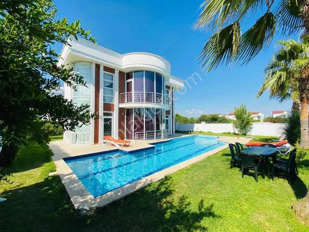 Belek'te Site İçerisinde Tadilatlar Yeni Yapılmış Müstakil Villa