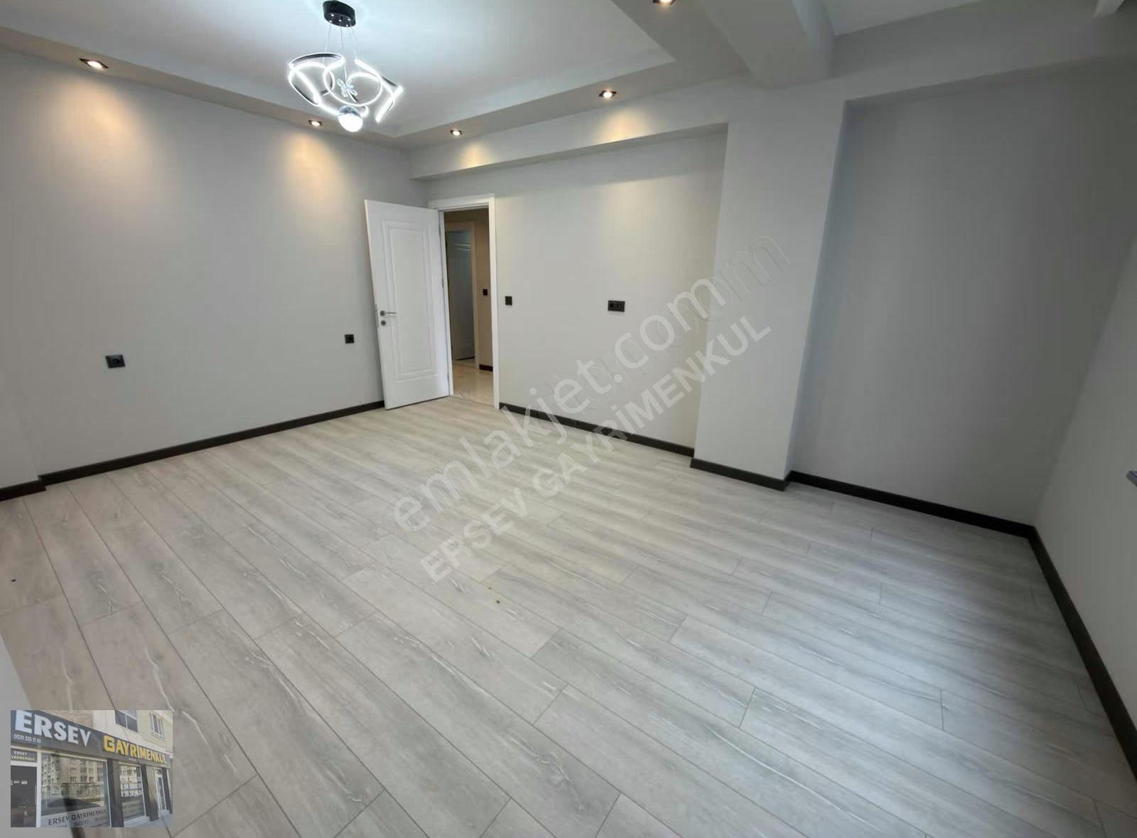 Ersev 'den Çamlıca Mahallesi 160 M2 3+1 Özel Garajlı Giy.odalı - Görsel 13