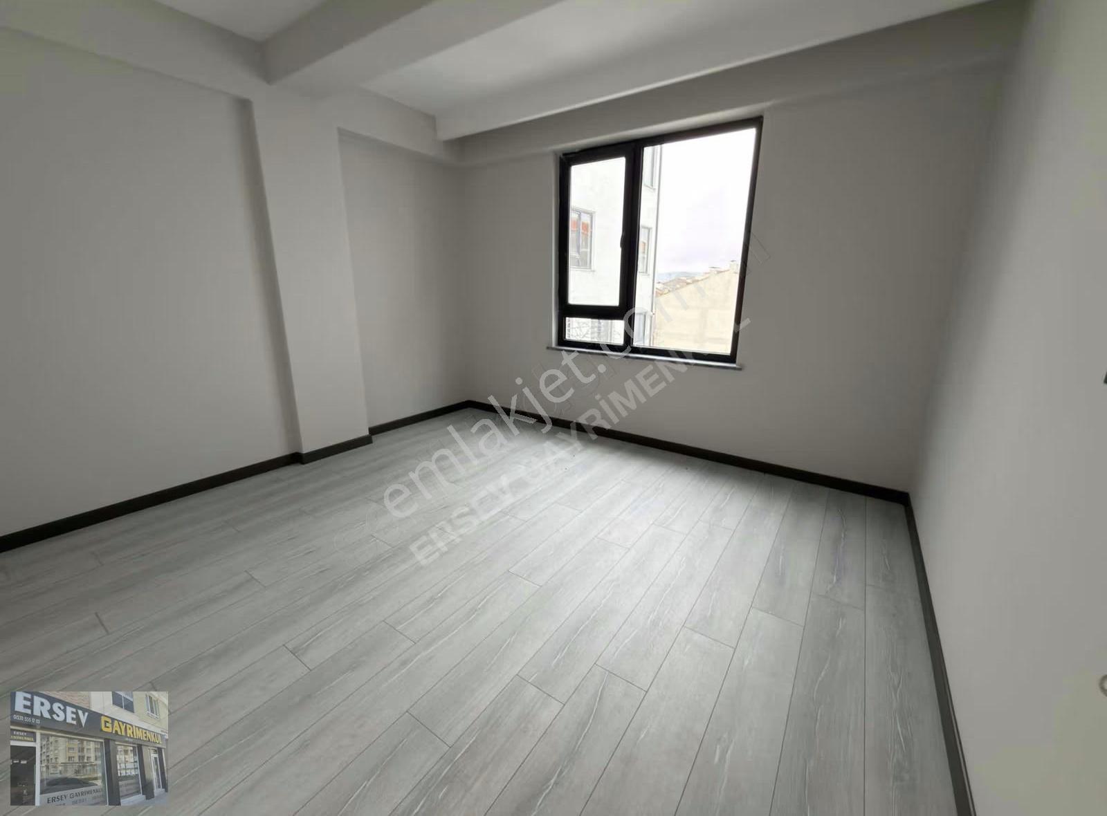 Ersev 'den Çamlıca Mahallesi 160 M2 3+1 Özel Garajlı Giy.odalı - Görsel 4