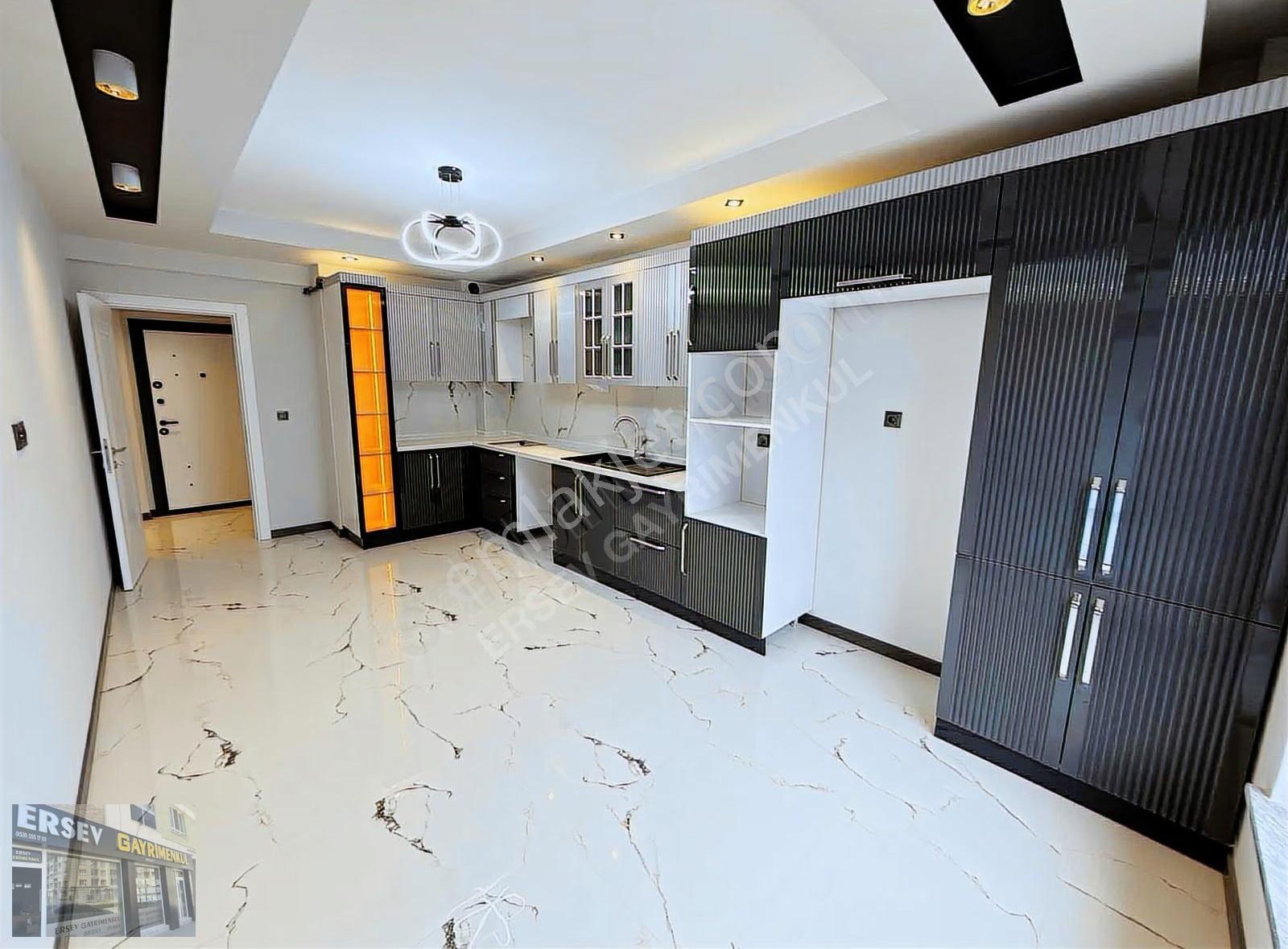Ersev 'den Çamlıca Mahallesi 160 M2 3+1 Özel Garajlı Giy.odalı - Görsel 14
