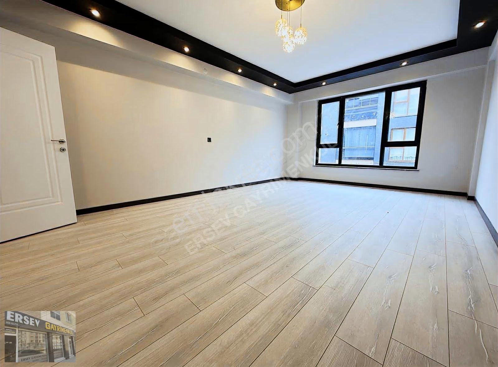 Ersev 'den Çamlıca Mahallesi 160 M2 3+1 Özel Garajlı Giy.odalı - Görsel 18